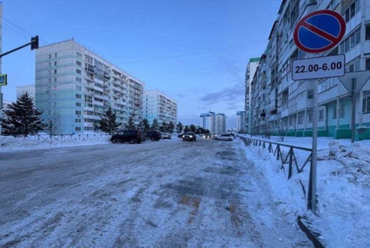 В Новосибирске для уборки Октябрьского района привлекли дополнительную технику