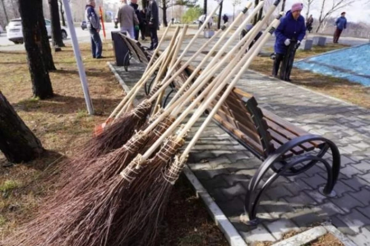 В новосибирском зоопарке прошёл большой субботник