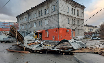 Новосибирск переживает последствия ураганного ветра