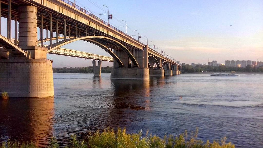 Октябрьский мост в Новосибирске перекрыт для пешеходов
