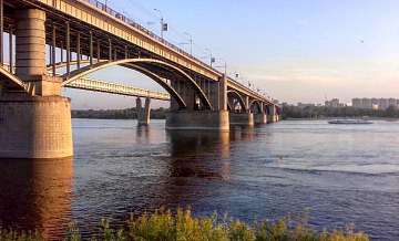 Октябрьский мост в Новосибирске перекрыт для пешеходов