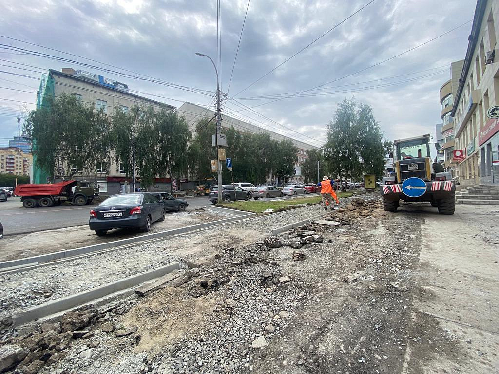 У бизнес-центра на Маркса удалили парковку У бизнес-центра на Маркса удалили парковку