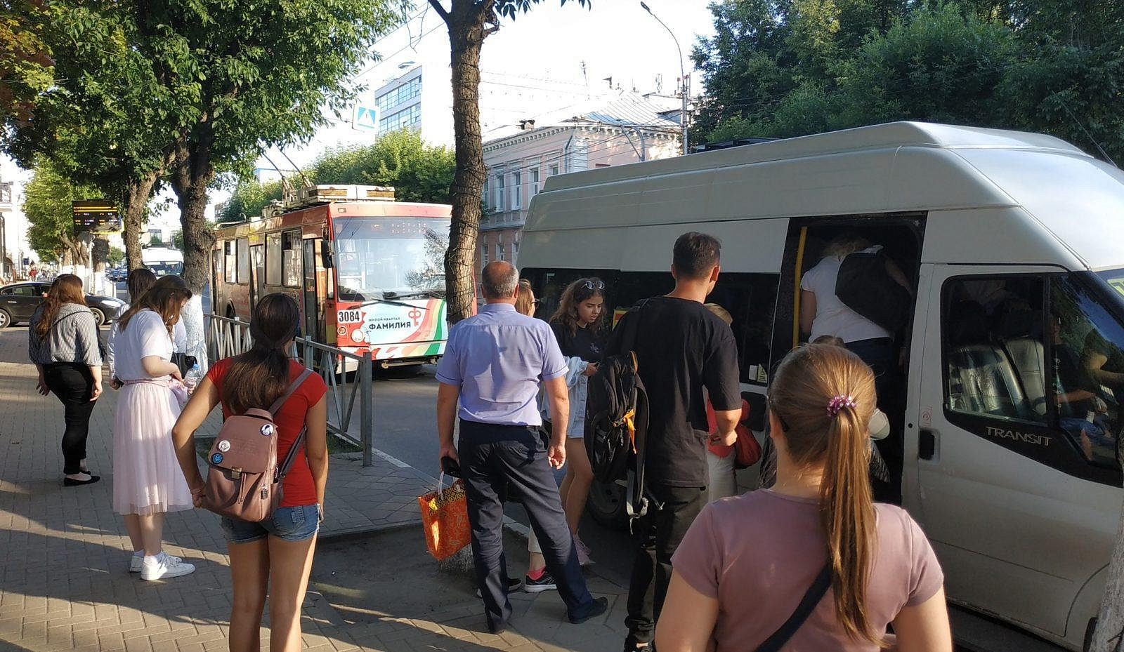 Проблема общественного транспорта на левом берегу становится все острее Проблема общественного транспорта на левом берегу становится все острее
